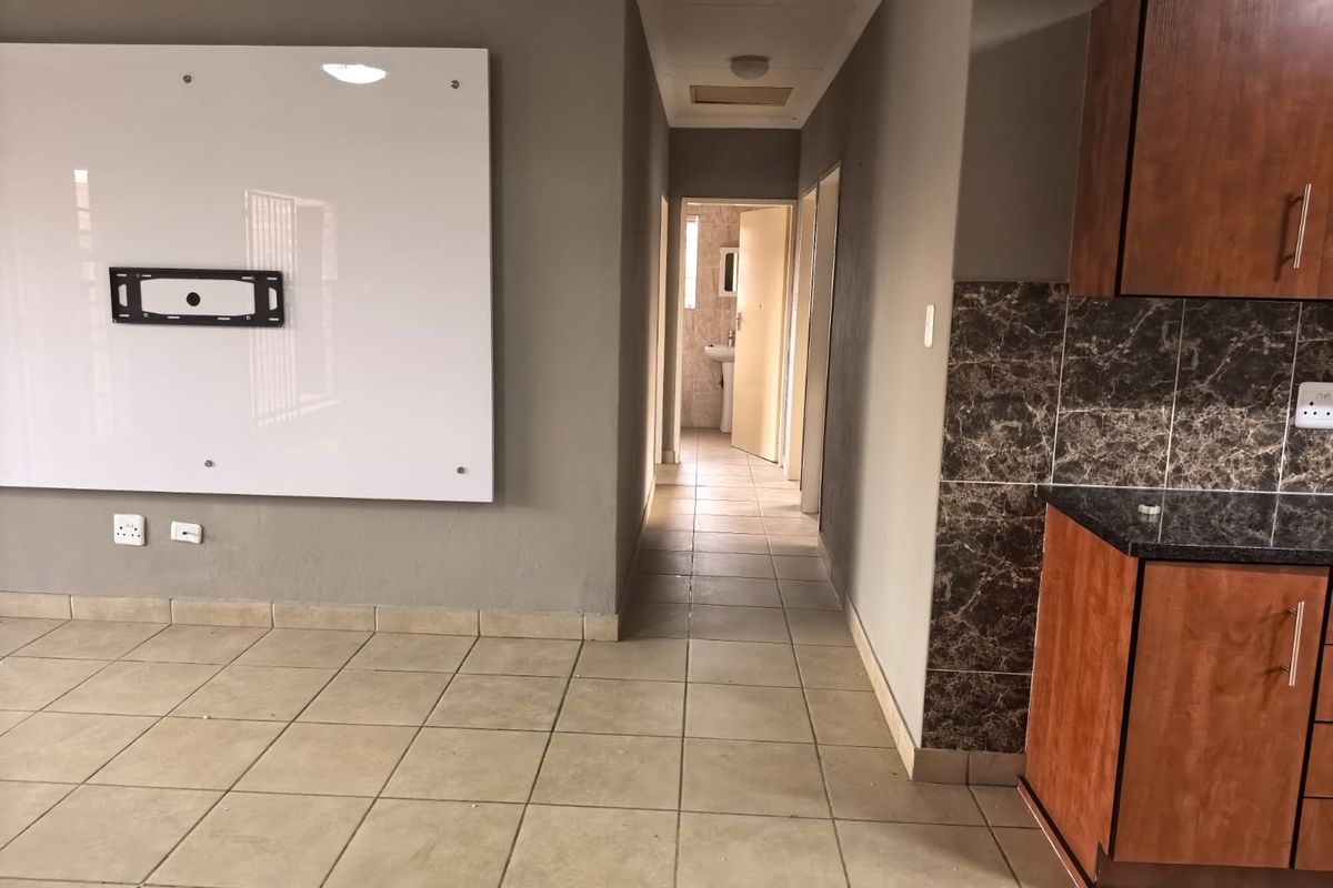 Elegant three bedroom apartment in a prime location. - Photo 3