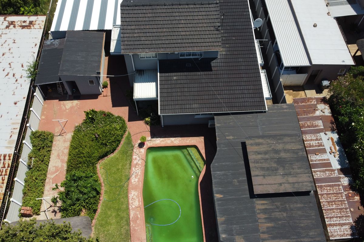 Spacious Family Home with Borehole, Pool & Abundant Parking!!! - Photo 3