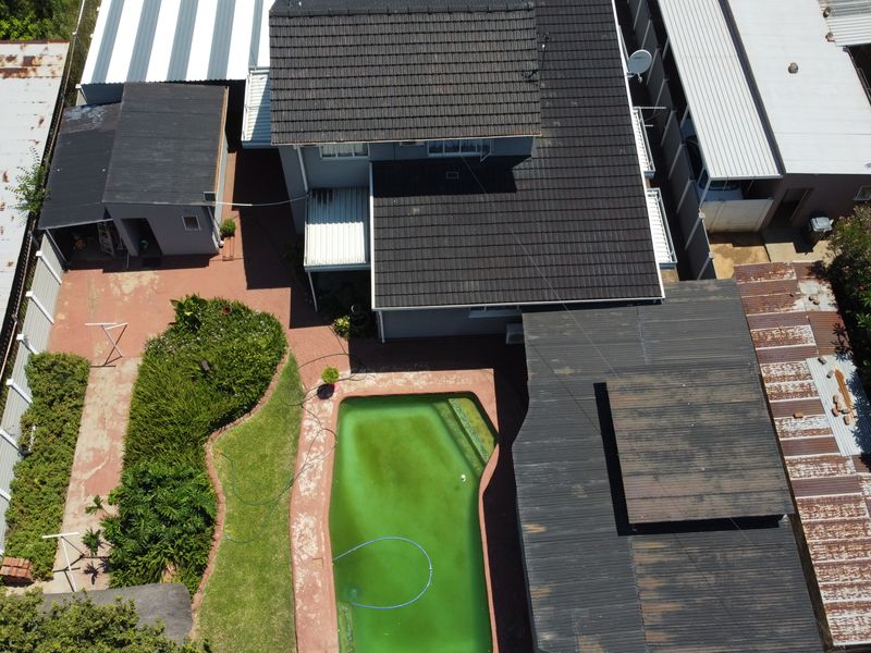 Spacious Family Home with Borehole, Pool & Abundant Parking!!! - Photo 3