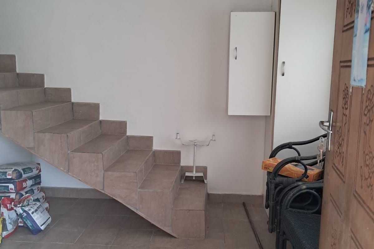 ' Charming Double Storey Family Home " - Photo 4