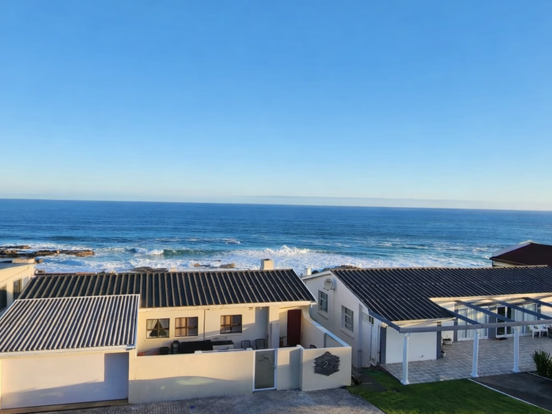 Spacious Six-Bedroom Coastal Home with Exceptional Ocean Views | Jongensfontein - Photo 2