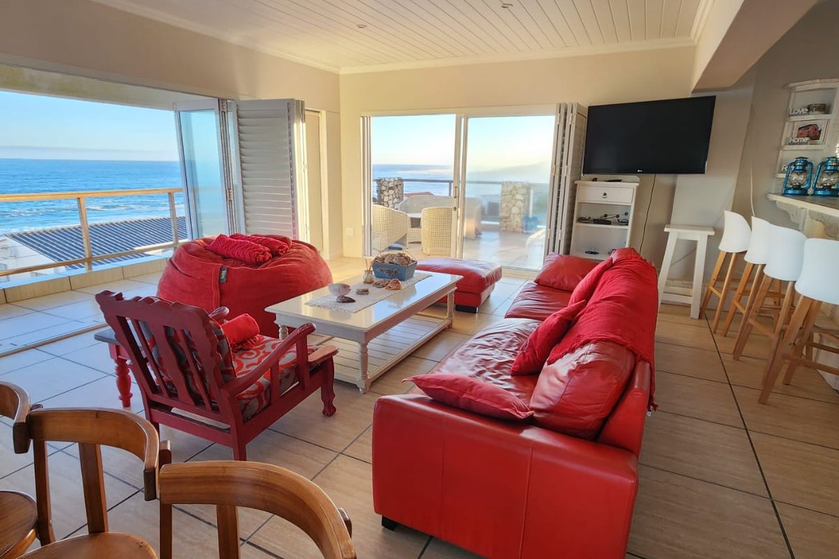 Spacious Six-Bedroom Coastal Home with Exceptional Ocean Views | Jongensfontein - Photo 3