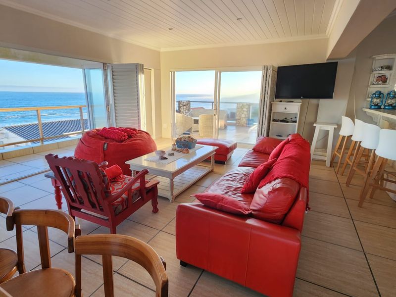 Spacious Six-Bedroom Coastal Home with Exceptional Ocean Views | Jongensfontein - Photo 3