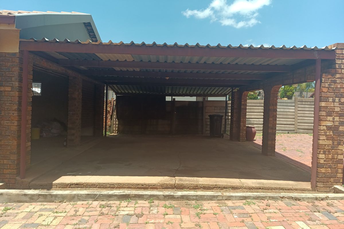 Stunning 3-Bed Family Home near Wonderpark Mall - Photo 5