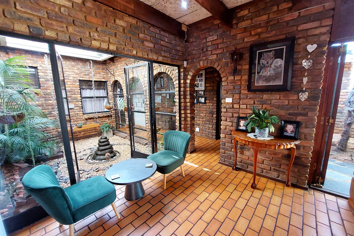 Big, Bold & Full of Soul – This Home's Got It All! - Photo 4