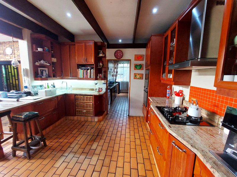 Big, Bold & Full of Soul – This Home's Got It All! - Photo 9