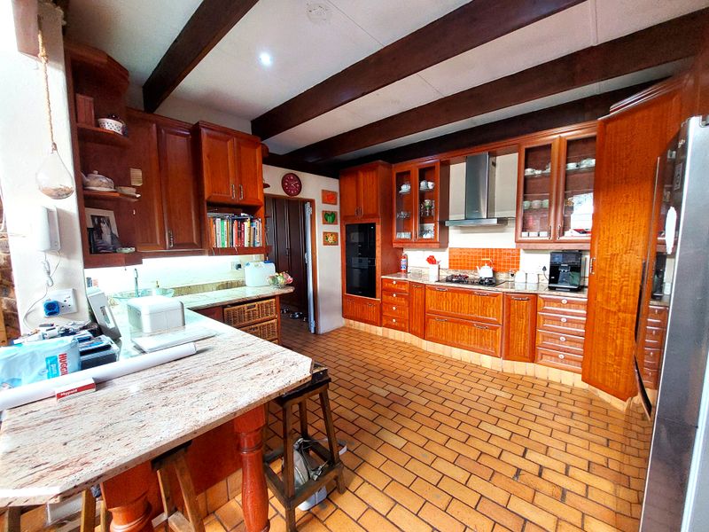 Big, Bold & Full of Soul – This Home's Got It All! - Photo 10