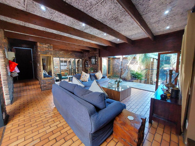 Big, Bold & Full of Soul – This Home's Got It All! - Photo 7