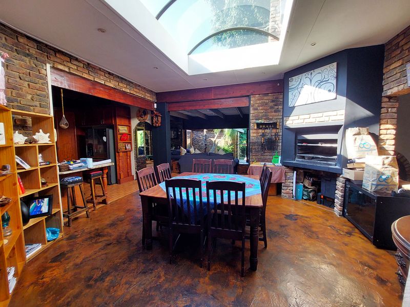 Big, Bold & Full of Soul – This Home's Got It All! - Photo 8