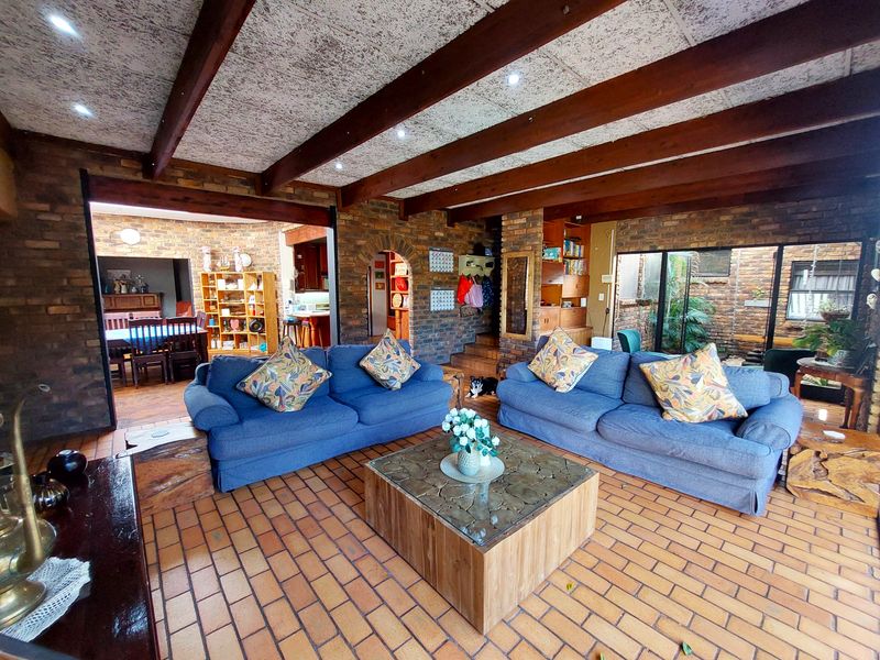 Big, Bold & Full of Soul – This Home's Got It All! - Photo 6