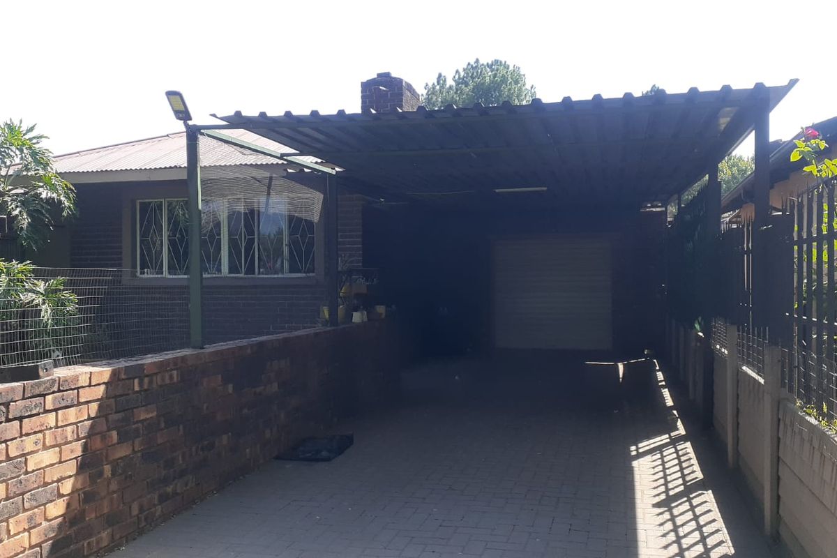 A comfortable house on the quiet edge of CW5 Vanderbijlpark - Photo 2