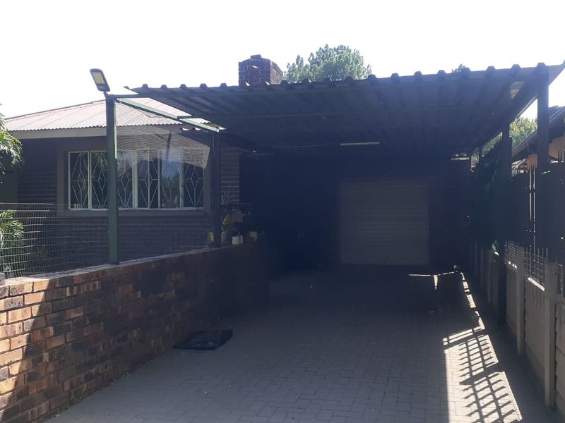 A comfortable house on the quiet edge of CW5 Vanderbijlpark - Photo 2