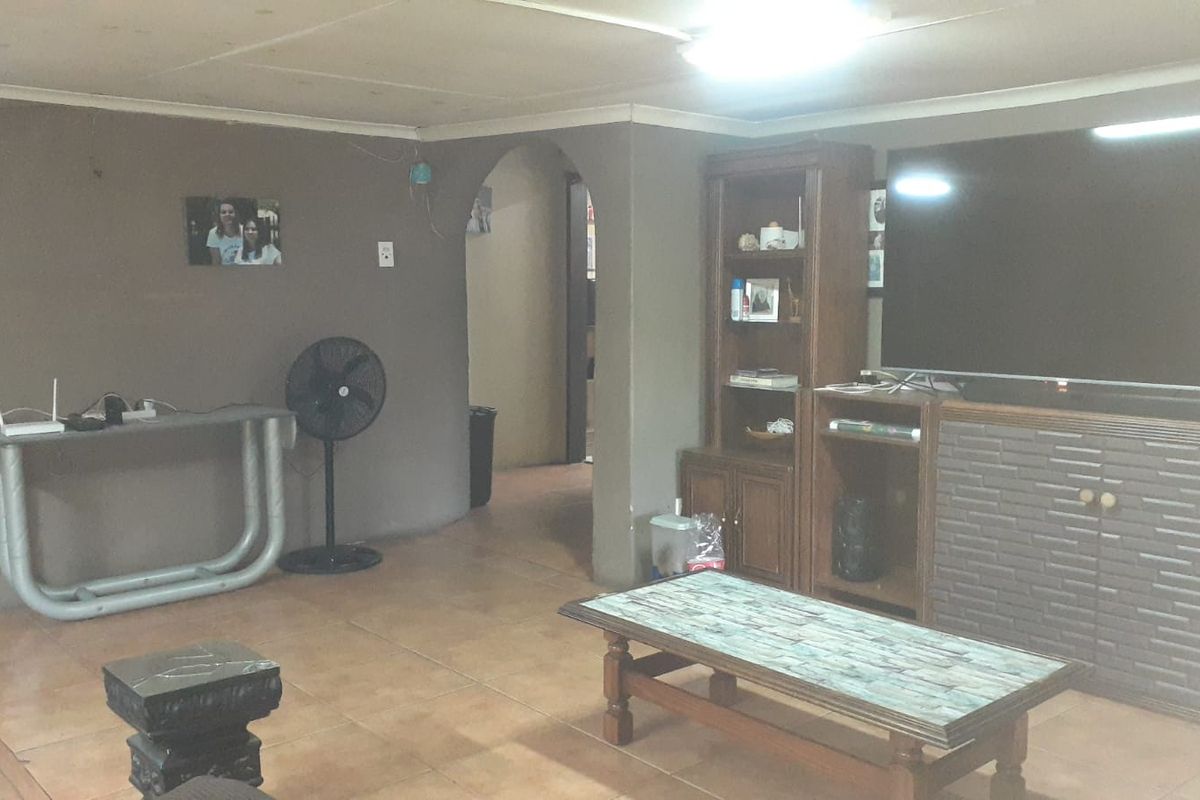 A comfortable house on the quiet edge of CW5 Vanderbijlpark - Photo 5