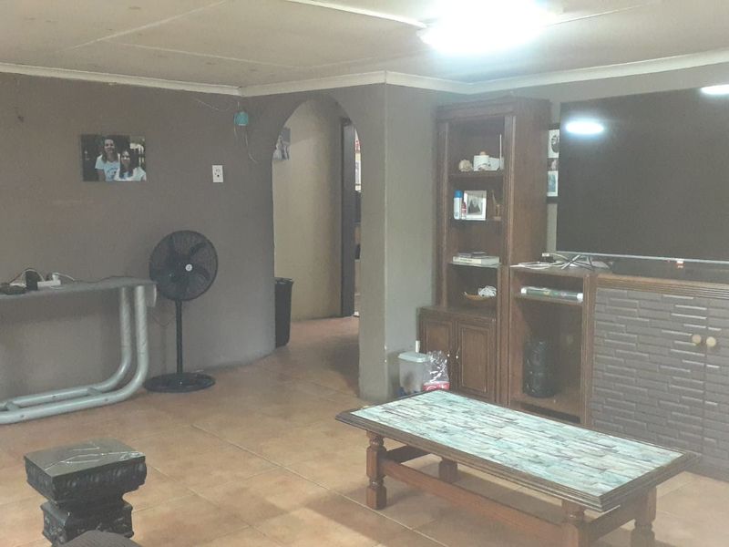 A comfortable house on the quiet edge of CW5 Vanderbijlpark - Photo 5