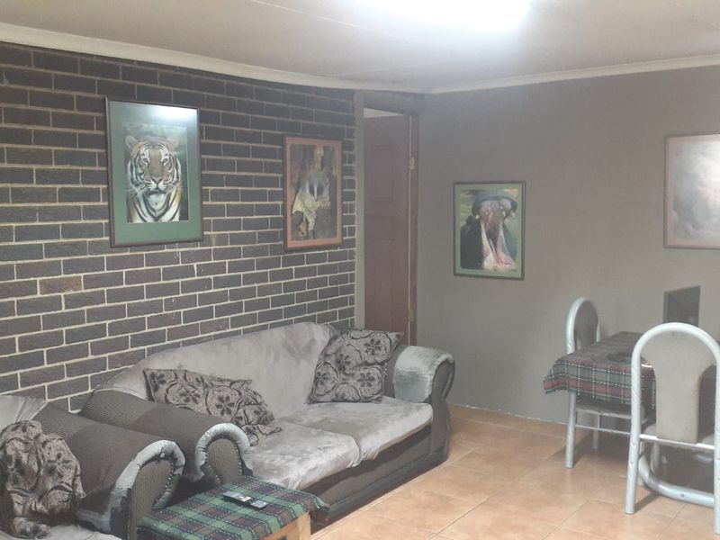A comfortable house on the quiet edge of CW5 Vanderbijlpark - Photo 4