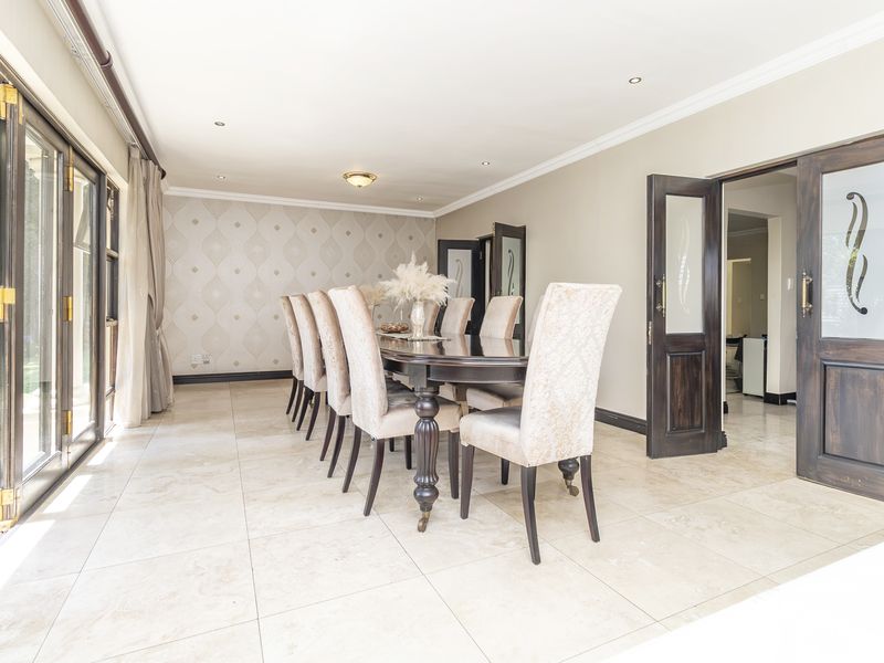 Stunning 6-bedroom Freehold home in Bryanston, Sandton, offering luxury living and spacious elegance - Photo 10