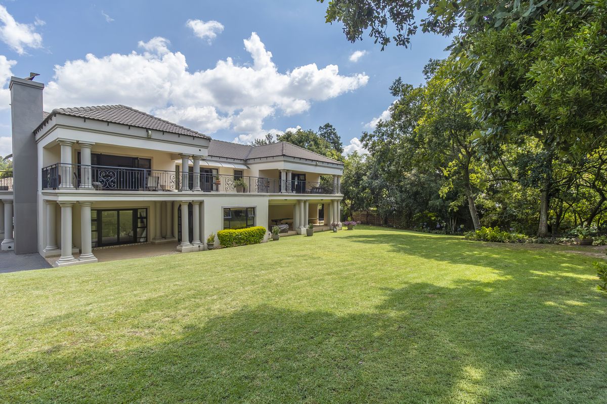 Stunning 6-bedroom Freehold home in Bryanston, Sandton, offering luxury living and spacious elegance - Photo 2