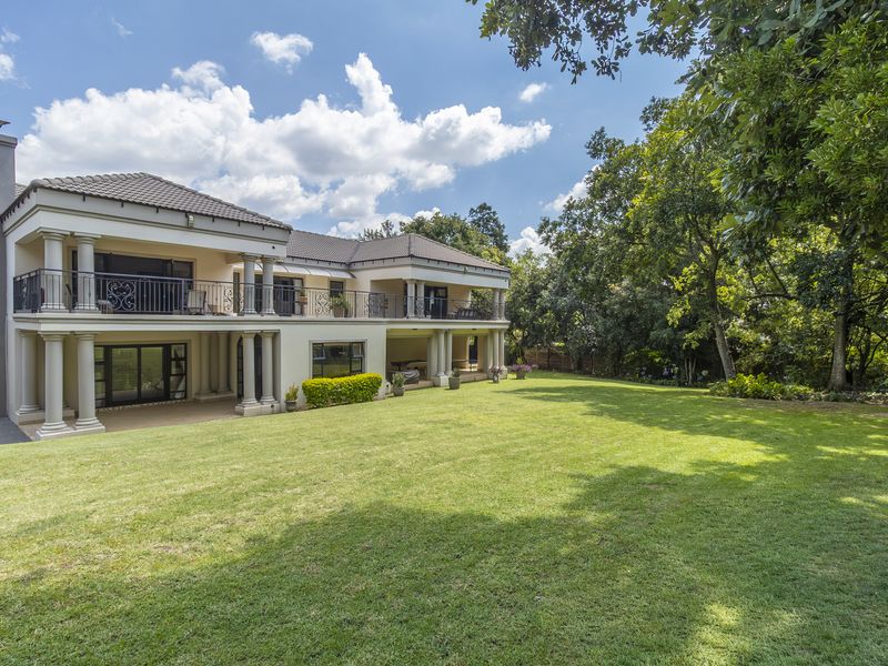 Stunning 6-bedroom Freehold home in Bryanston, Sandton, offering luxury living and spacious elegance - Photo 2