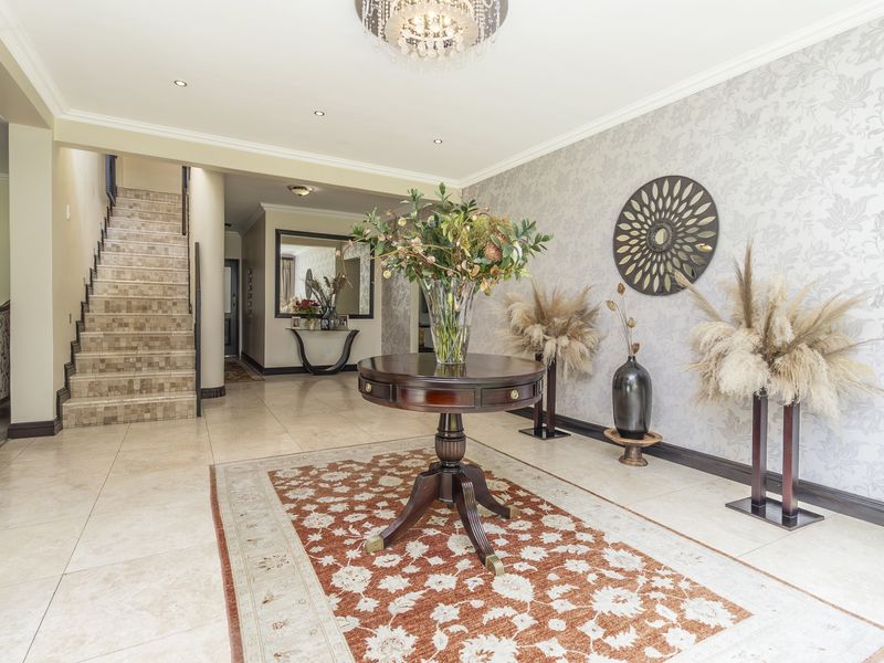 Stunning 6-bedroom Freehold home in Bryanston, Sandton, offering luxury living and spacious elegance - Photo 6