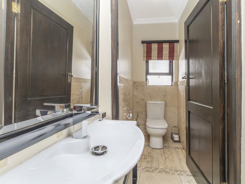 Stunning 6-bedroom Freehold home in Bryanston, Sandton, offering luxury living and spacious elegance - Photo 7