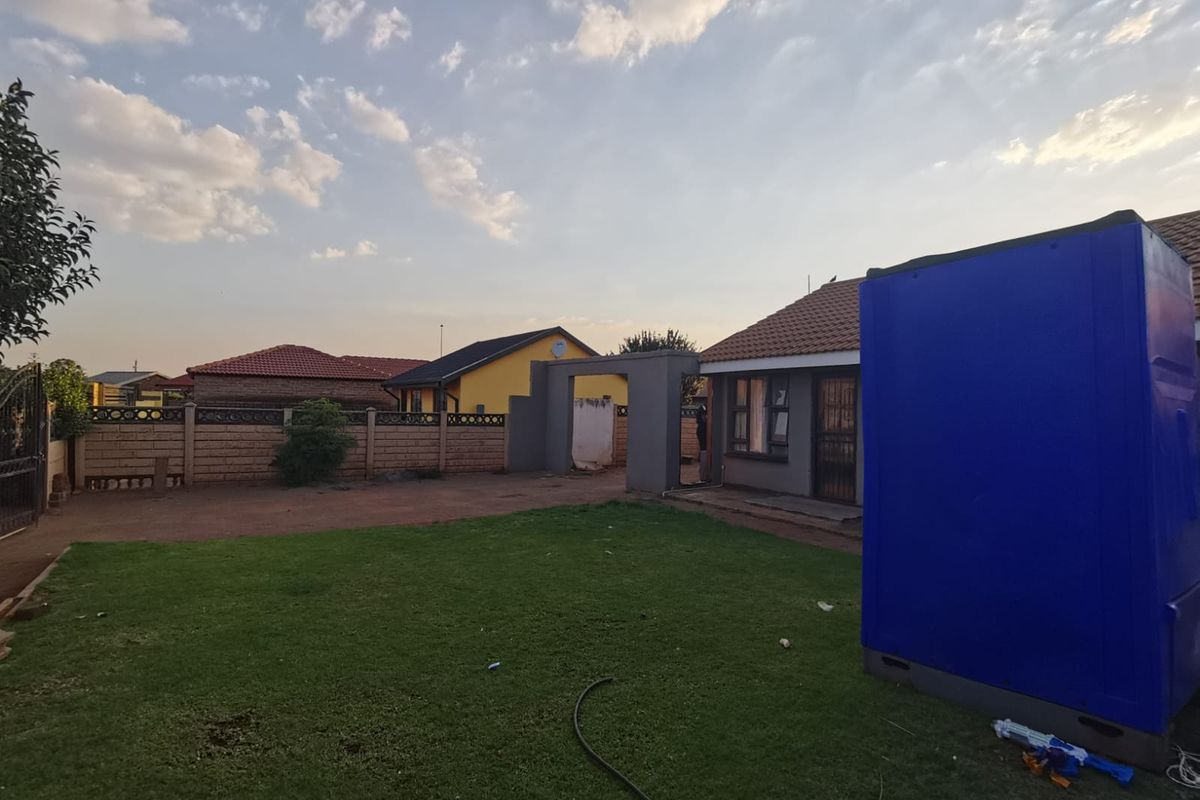 Welcome to Your Dream Home in Sebokeng Zone 17 - Photo 4