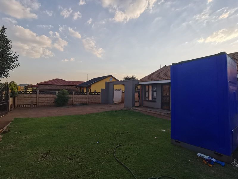 Welcome to Your Dream Home in Sebokeng Zone 17 - Photo 4