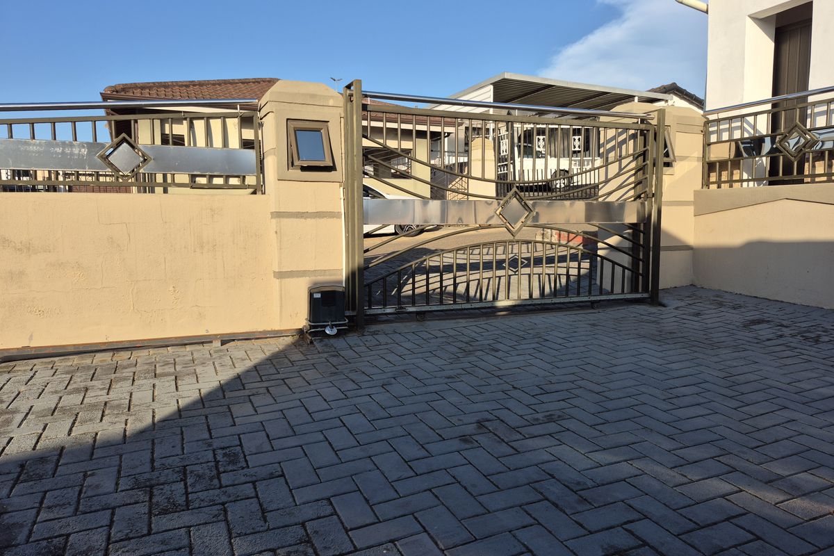 Modern 3-Bedroom Family Home – Move-In Ready - Photo 2