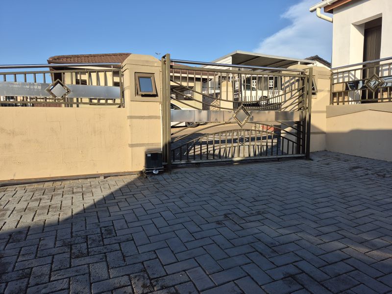 Modern 3-Bedroom Family Home – Move-In Ready - Photo 2