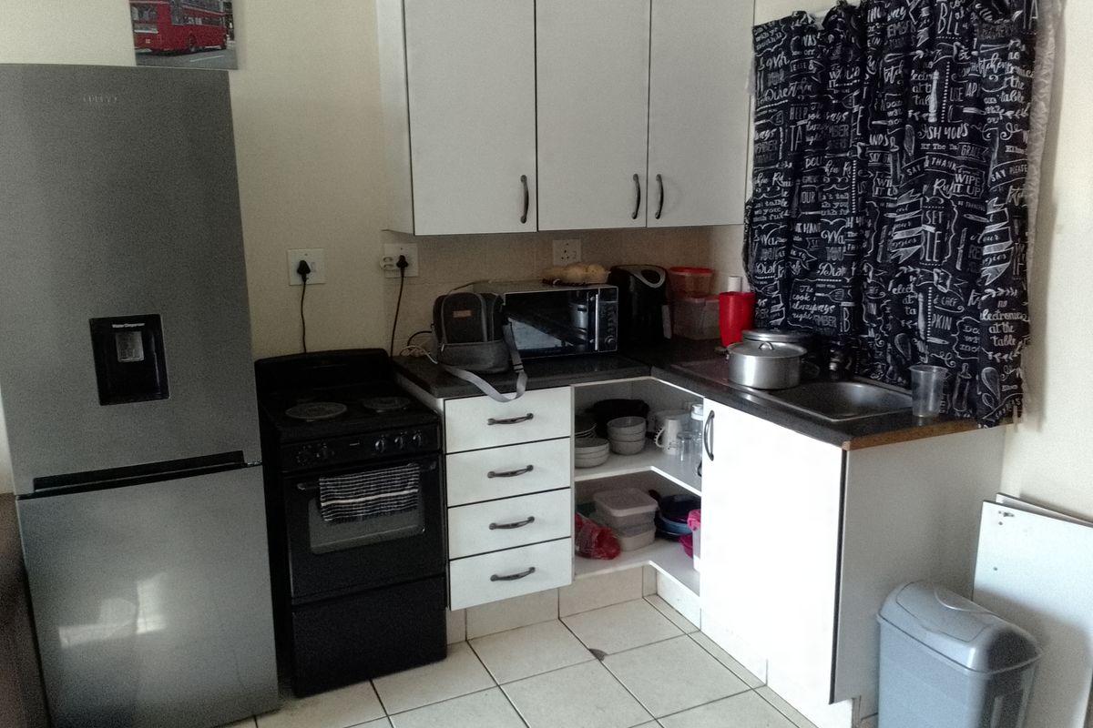 Charming 1-bedroom sectional title for sale, perfect for first-time buyers or savvy investors! - Photo 2