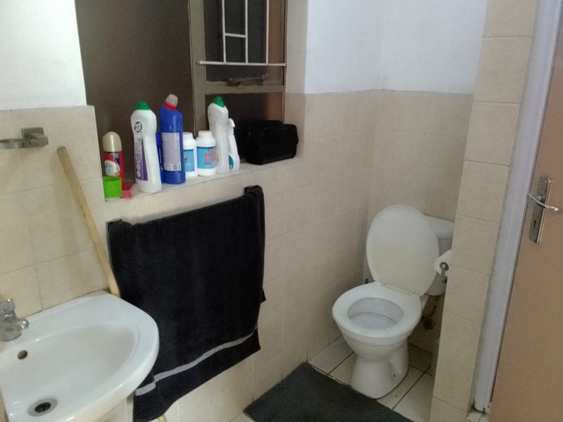 Charming 1-bedroom sectional title for sale, perfect for first-time buyers or savvy investors! - Photo 9