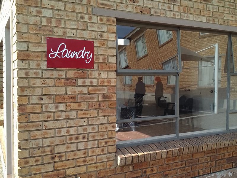 Charming 1-bedroom sectional title for sale, perfect for first-time buyers or savvy investors! - Photo 3