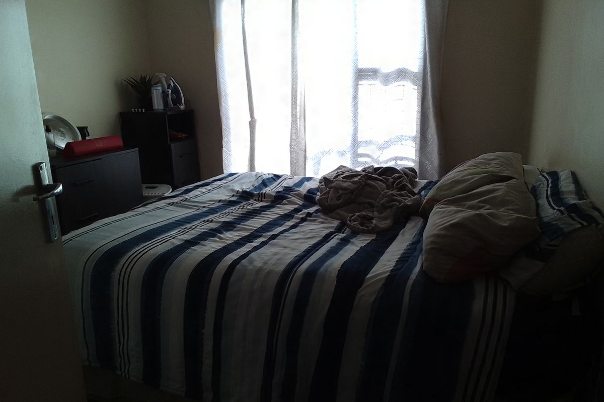 Charming 1-bedroom sectional title for sale, perfect for first-time buyers or savvy investors! - Photo 4