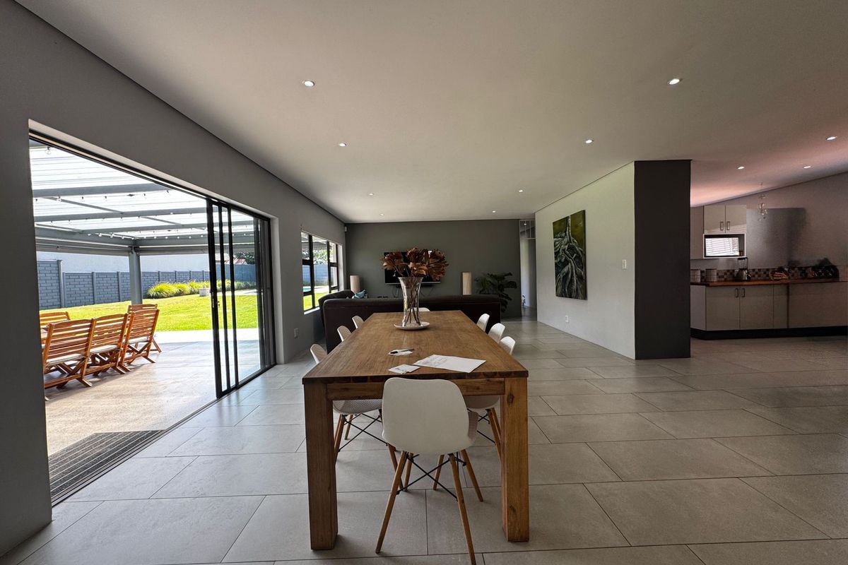 Modern, Energy-Efficient Home in a Prime Brackenhurst Location - Photo 4