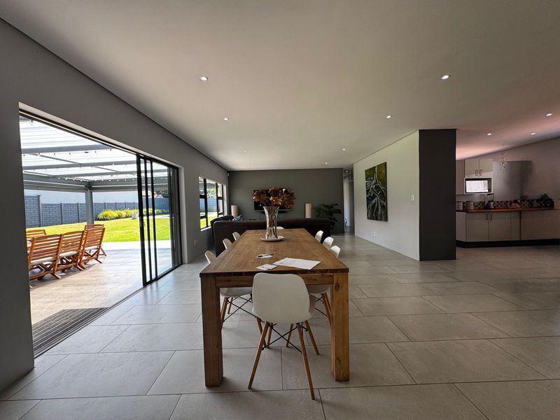 Modern, Energy-Efficient Home in a Prime Brackenhurst Location - Photo 4