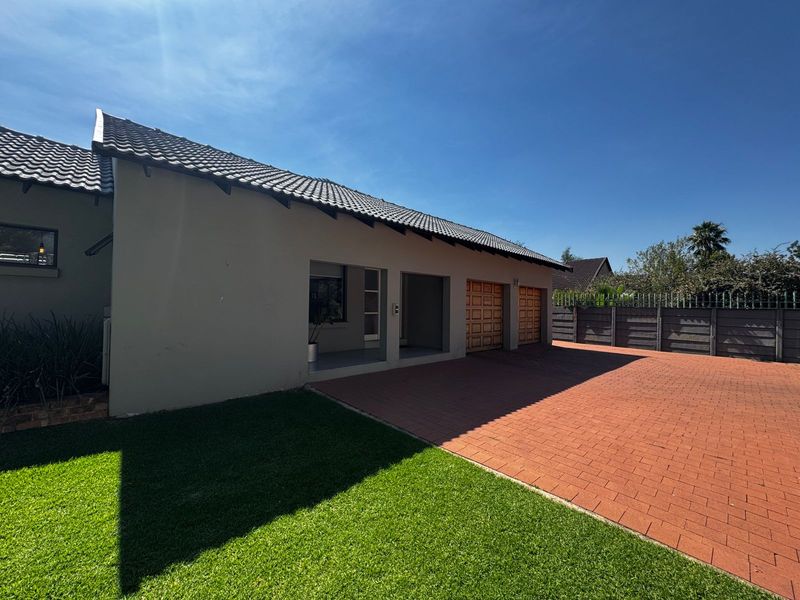 Modern, Energy-Efficient Home in a Prime Brackenhurst Location - Photo 3