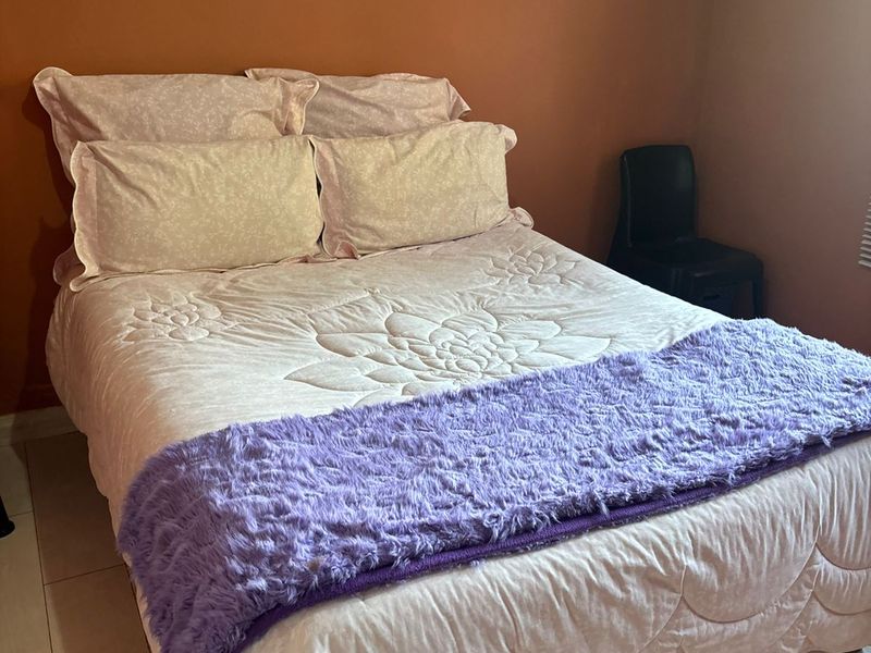 Charming 3-bedroom house for sale, perfect for families, in a quiet neighborhood with modern amenit - Photo 8