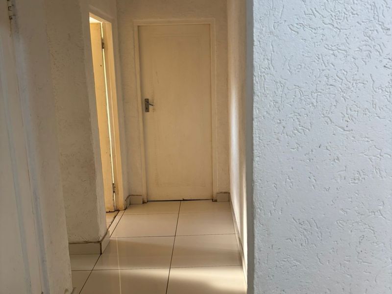 Charming 3-bedroom house for sale, perfect for families, in a quiet neighborhood with modern amenit - Photo 4