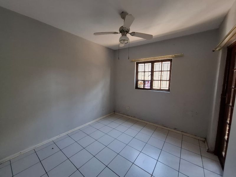 Modern comfort meets city convenience — your stylish 2‐bed retreat awaits! - Photo 5