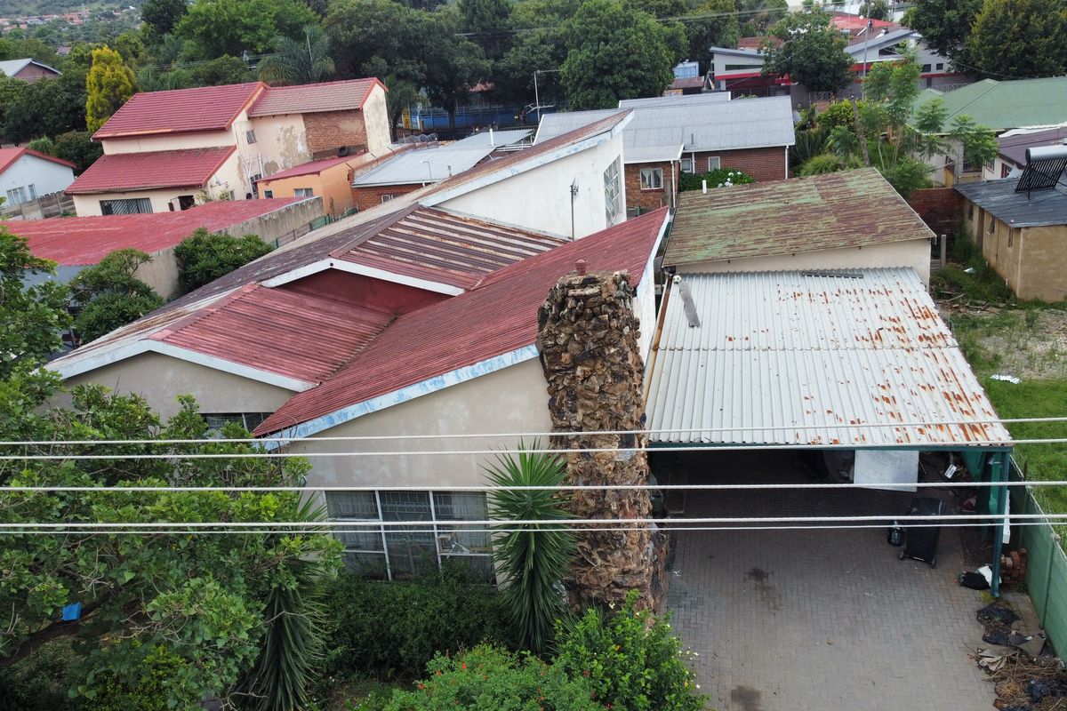 Spacious 5 Bedroom Fixer-Upper with Huge Potential in Danville!!! - Photo 2