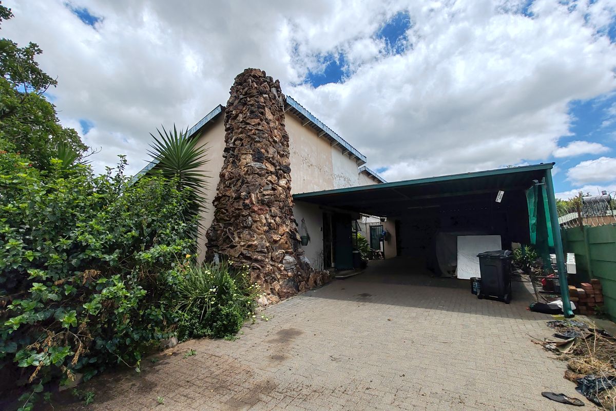 Spacious 5 Bedroom Fixer-Upper with Huge Potential in Danville!!! - Photo 3