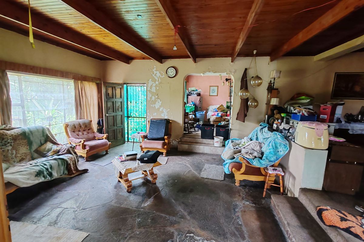 Spacious 5 Bedroom Fixer-Upper with Huge Potential in Danville!!! - Photo 4