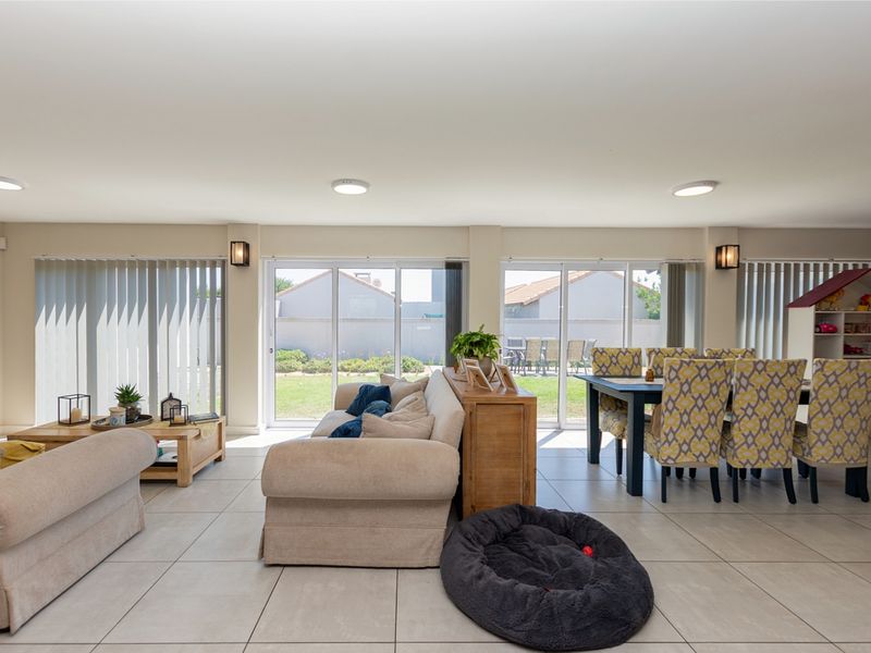 Elegant Family Living with West-Facing Entertaining and Northern Greenbelt Privacy - Photo 2