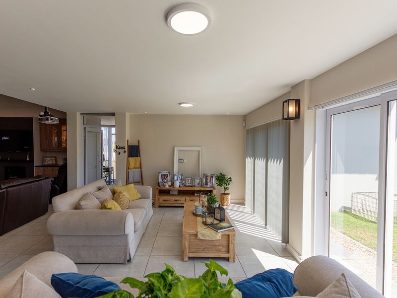 Elegant Family Living with West-Facing Entertaining and Northern Greenbelt Privacy - Photo 9