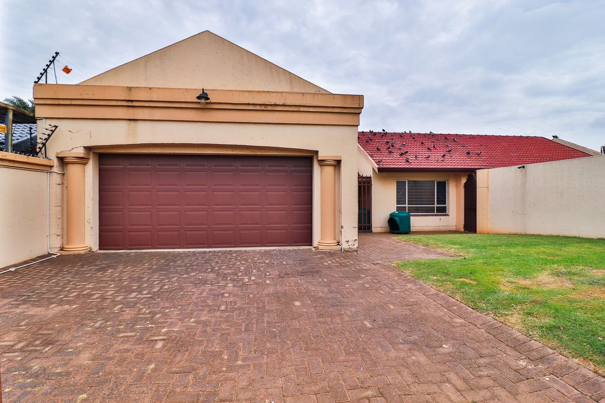 Spacious Family Home with Flatlet in Sought-After Ridgeway - Photo 3
