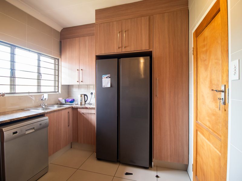 Spacious Family Home with Flatlet in Sought-After Ridgeway - Photo 5