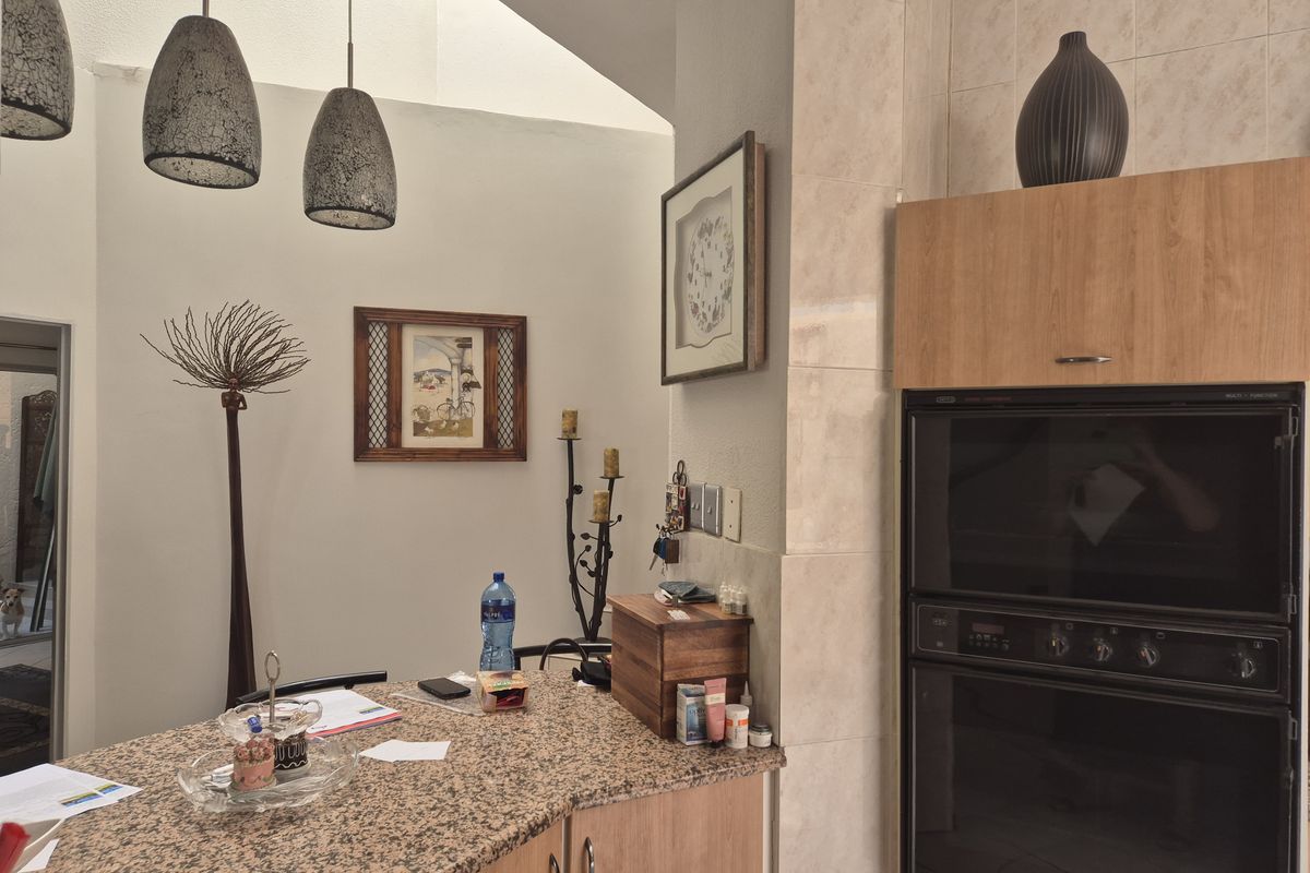 Secure, Stylish & Set in a Highly Desirable Area - Photo 5