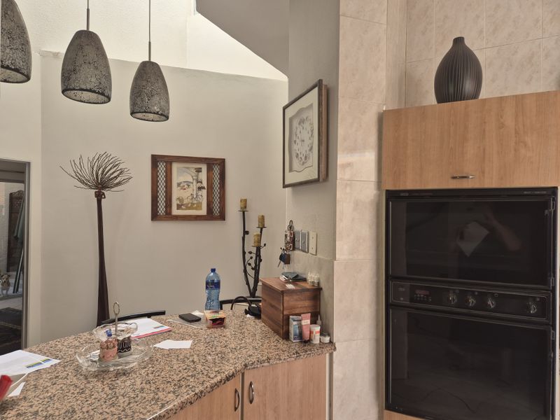 Secure, Stylish & Set in a Highly Desirable Area - Photo 5