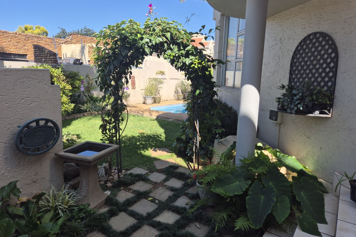 Secure, Stylish & Set in a Highly Desirable Area - Photo 3