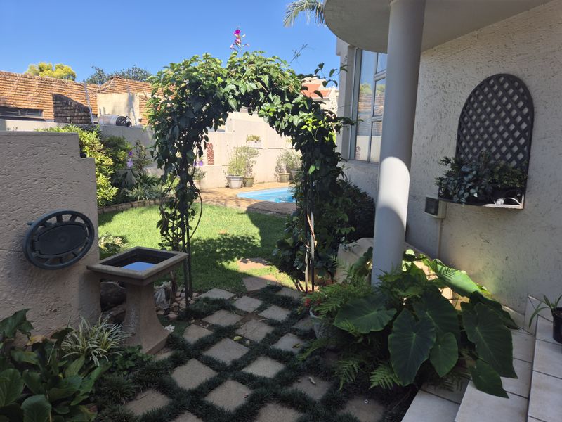 Secure, Stylish & Set in a Highly Desirable Area - Photo 3