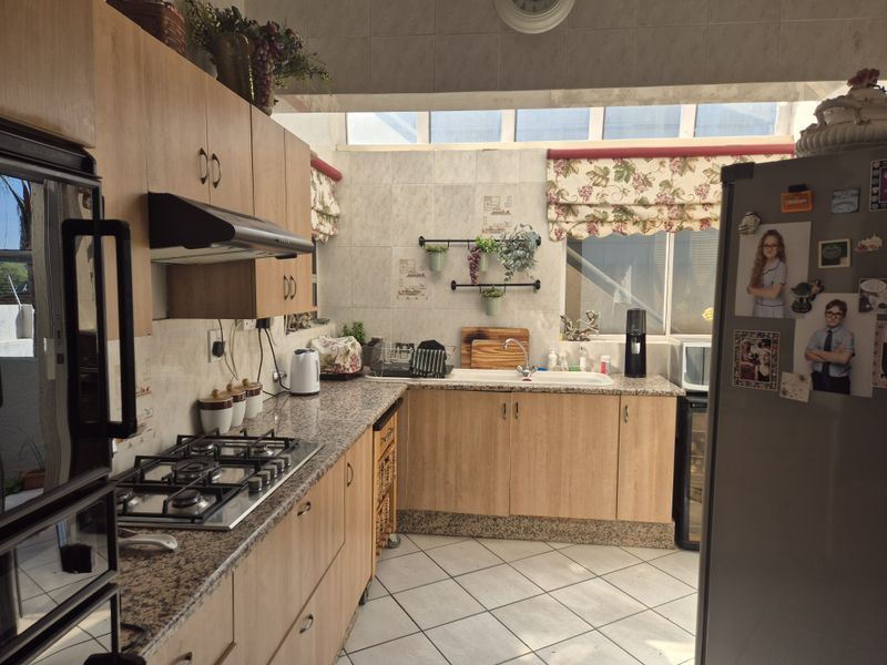 Secure, Stylish & Set in a Highly Desirable Area - Photo 4